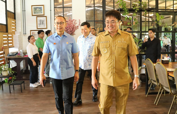 Lanjutkan Program Pembangkit Sampah Energi Listrik, Eddy Soeparno Temui Wakil Gubernur Sulut dan Walikota Manado