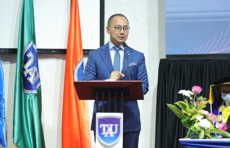 Orasi Ilmiah Eddy Soeparno: Perluas Reskilling dan Upskilling Pekerja Cegah Meluasnya PHK